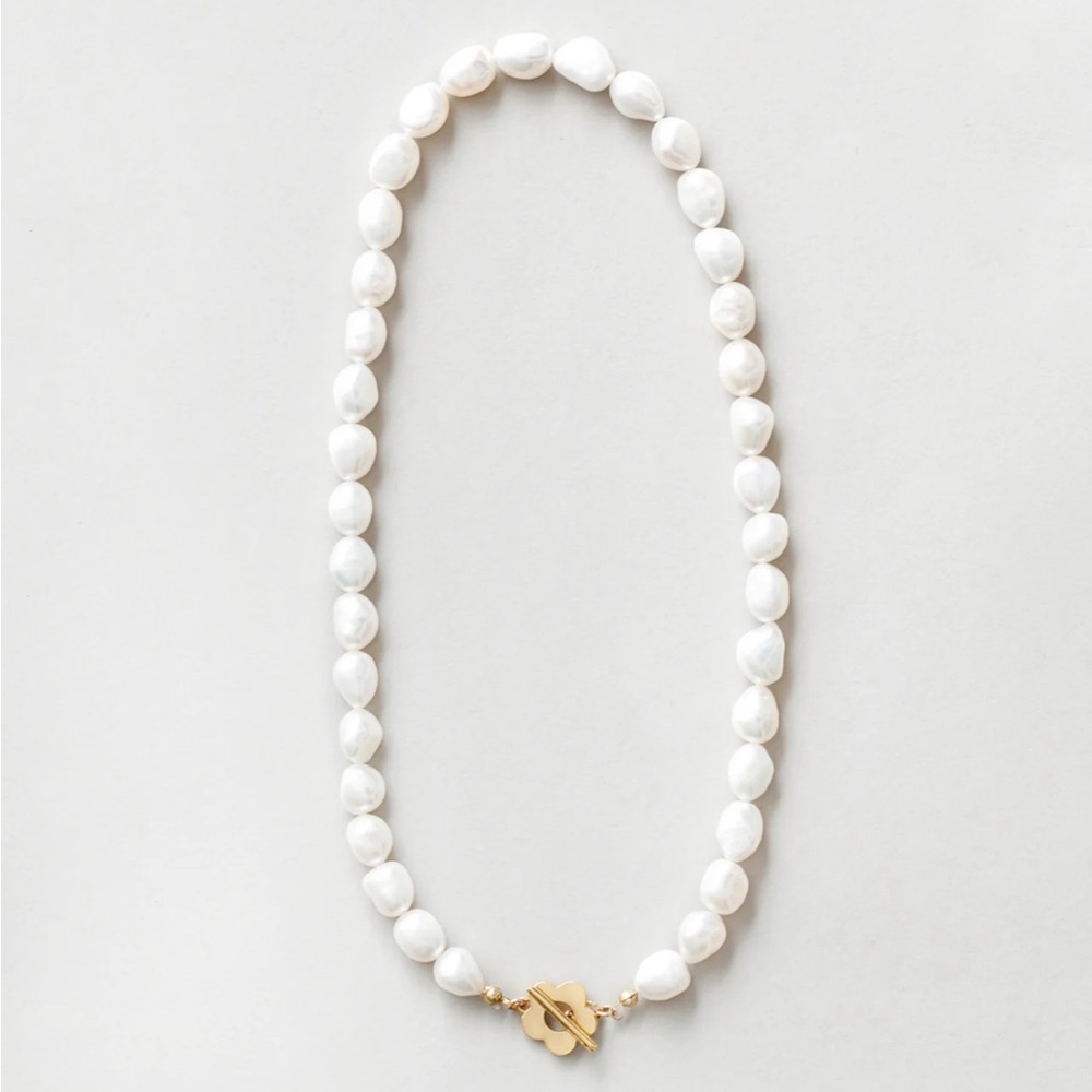 Wolf Circus_Pearl Necklaces